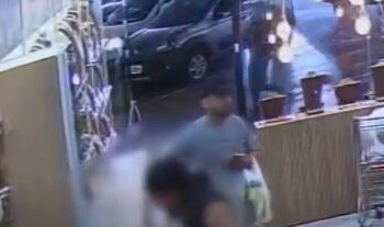 Pai distrai vendedora enquanto filho furta joia de R$ 3 mil em MT; veja vdeo