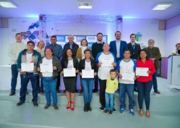 Programa Qualifica Lucas entrega mais de 150 certificados na noite desta quarta-feira (14)