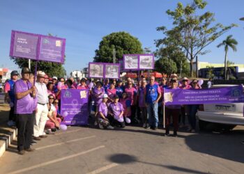Caminhada da campanha de combate à violência contra idosos reúne 300 participantes em Sinop