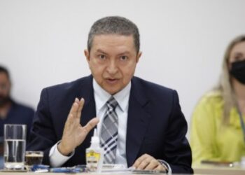 Conselheiro Valter Albano palestra sobre mesas técnicas do TCE-MT