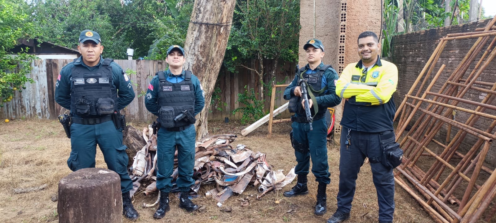 Escapamentos irregulares são destruídos em Rurópolis, no PA
