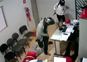 Dupla armado invade distribuidora e roubam mais de R$ 100.000 em Itaituba, no PA