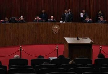 TSE adia para quinta-feira julgamento que pode tornar Bolsonaro inelegível