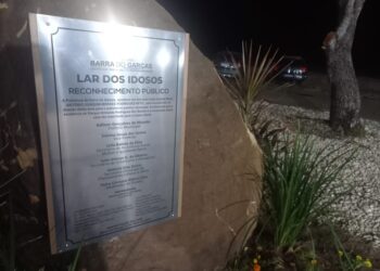 Com a presença do Deputado Dr. Eugenio, pedra fundamental e lançada para construção do lar dos idosos