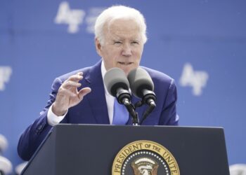 Biden assina lei que autoriza aumento do limite da dívida nos EUA | Mundo