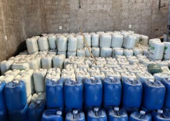 Polícia Civil apreende 5 mil litros de defensivos agrícolas em barracão em Primavera do Leste