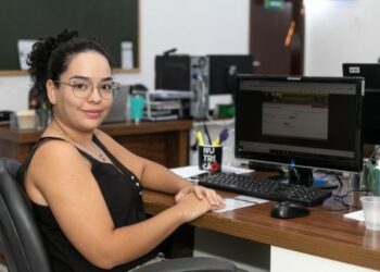 Servidora é contemplada com bolsa integral de pós-graduação e parabeniza iniciativa do Município