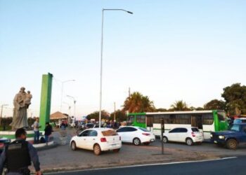 Pescadores fecham BR, em Cuiab, e protestam contra ‘Transporte Zero’