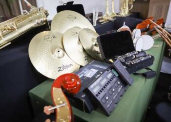 Município entrega instrumentos musicais para Oficinas Culturais e Escola Militar