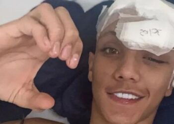 Influenciador faz dancinha no hospital após levar tiro na cabeça