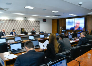 Regulamentar mercado de carbono é urgente, dizem debatedores