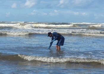 Apesar de rompimento de rede de drenagem, Praia do Robalo, em Aracaju, segue própria para banho, diz Adema