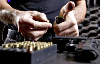 TJ derruba leis que autorizavam porte de arma para CACs