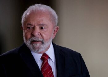 Governo Lula beneficia parentes de políticos com doação de máquinas
