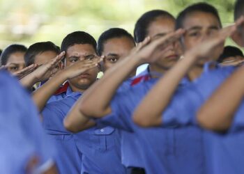 Governo federal vai encerrar programa de escolas cívico-militares