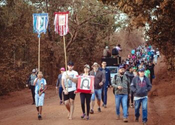 Fiéis participam de romaria do Divino Pai Eterno, em Barra do Garças.