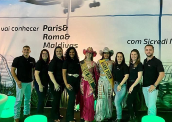 Sicredi Araxingu marca história na Feican após inovar com Espaço Sicredi Black para associados.