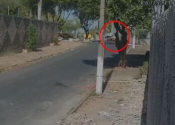 Vdeo flagra coliso entre Corolla e moto que matou msico em Cuiab
