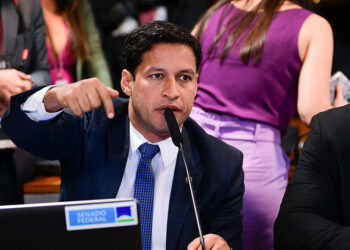 Elis Regina recriada por IA motiva projeto para uso de imagem de pessoas mortas