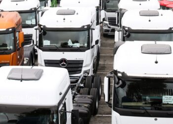 Lula assina MP que destina mais R$ 300 mi para compra de carros