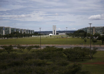 Movimentação é menor na Esplanada em estreia da seleção feminina