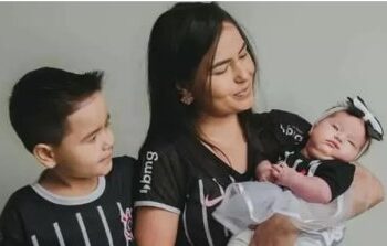 Corpos de me e filhos so achados em carro submerso