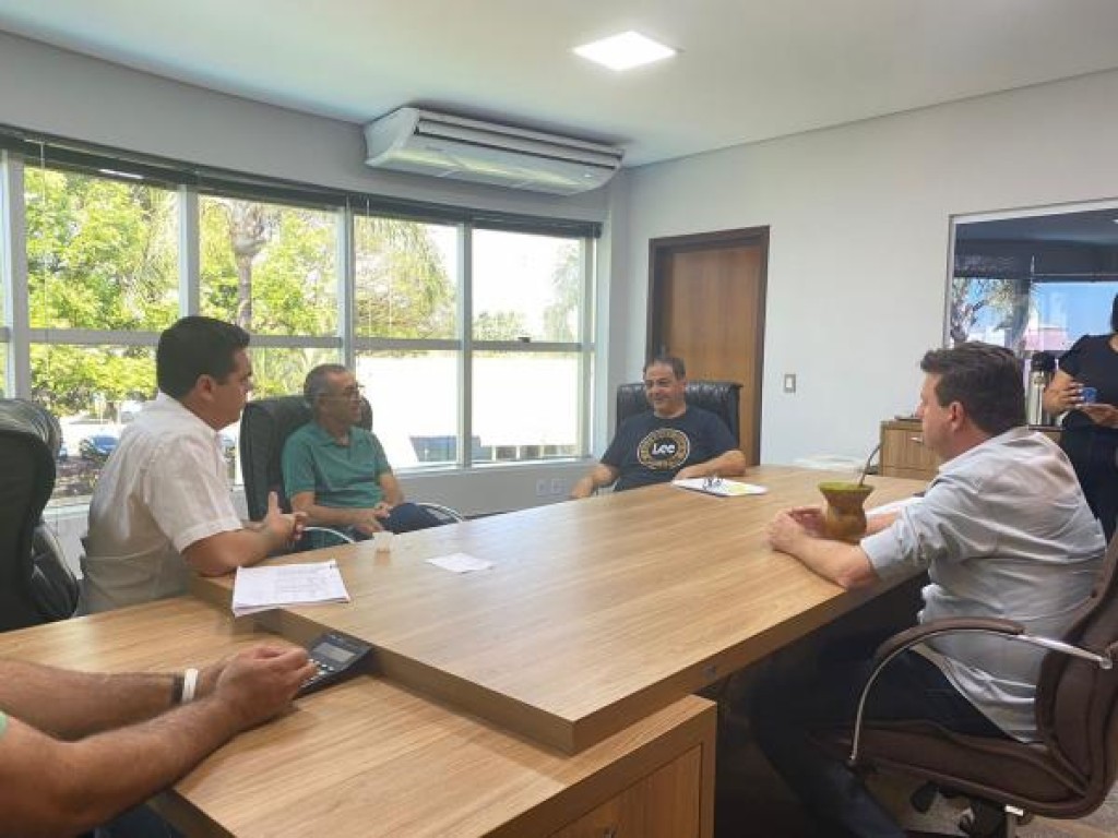 Reforma administrativa é pauta de reunião entre Executivo e Legislativo