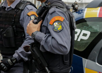 PM entrega leite e fraldas arrecadadas em concerto comemorativo