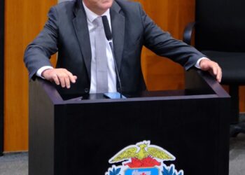 Dr. Eugênio cobra melhoria do sinal da telefonia no Araguaia e diz que falta de internet atrapalhou Ciretrans na região.