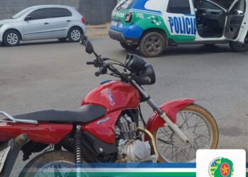 Polícias da cidade de aragarças recuperam motocicleta com registro de Furto.