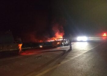 Veículo pega fogo na BR-163 próximo ao município de Rurópolis, no PA