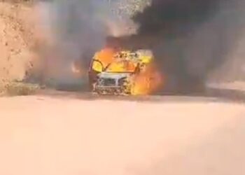 Vídeo: Ambulância de Rurópolis pega fogo na BR-163