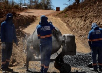 Novo PAC vai investir em ferrovias, rodovias e casas populares; veja