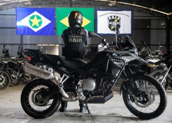 Agentes de segurança oferecem atividades recreativas a crianças no Hospital de Câncer