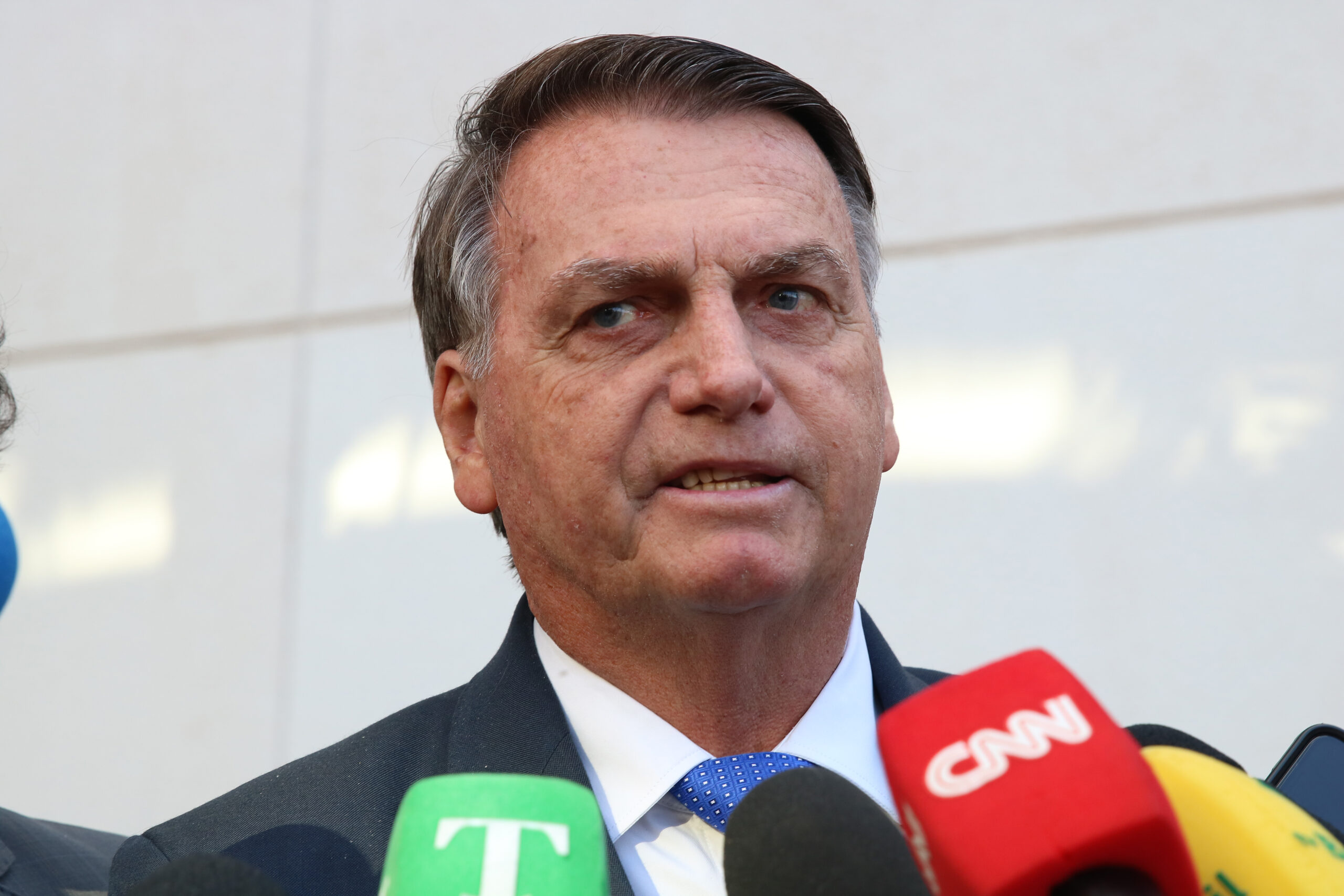 bolsonaro-e-internado-em-sao-paulo-para-exames-de-rotina-scaled.jpg