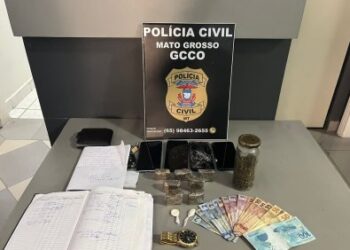 Trio preso entregando drogas em bairro de Cuiab