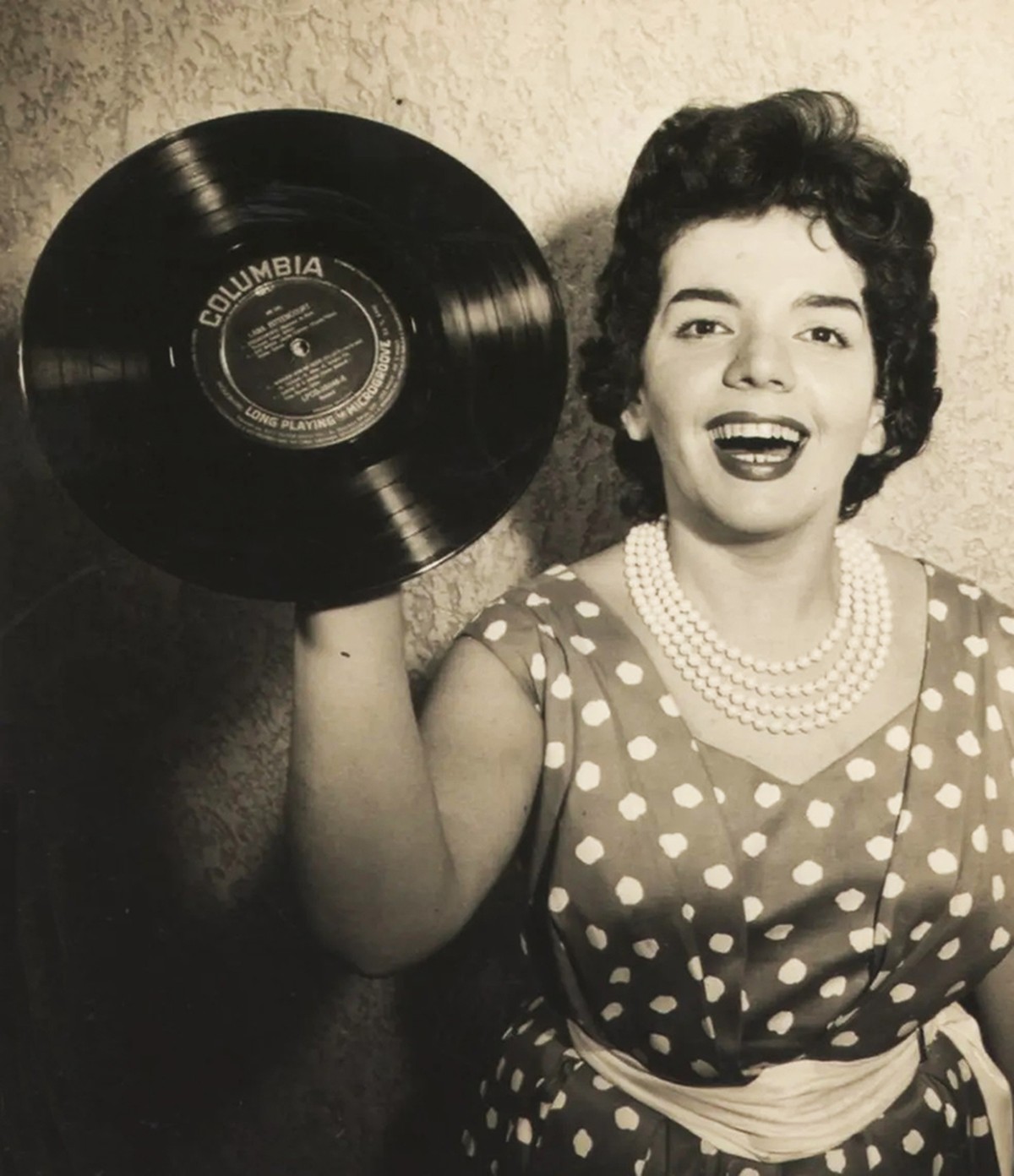 Lana Bittencourt, cantora de voz intensa revelada em 1954, transcendeu