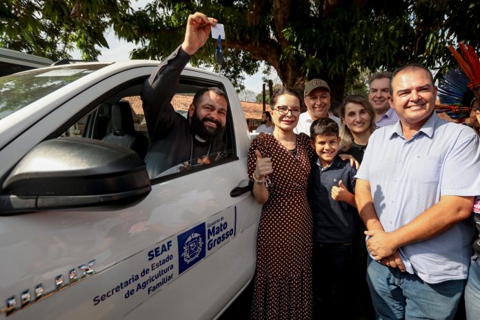Jana Pessôa/Unaf | Primeira-dama Virginia Mendes participa de entregas e serviços na aldeia Meruri