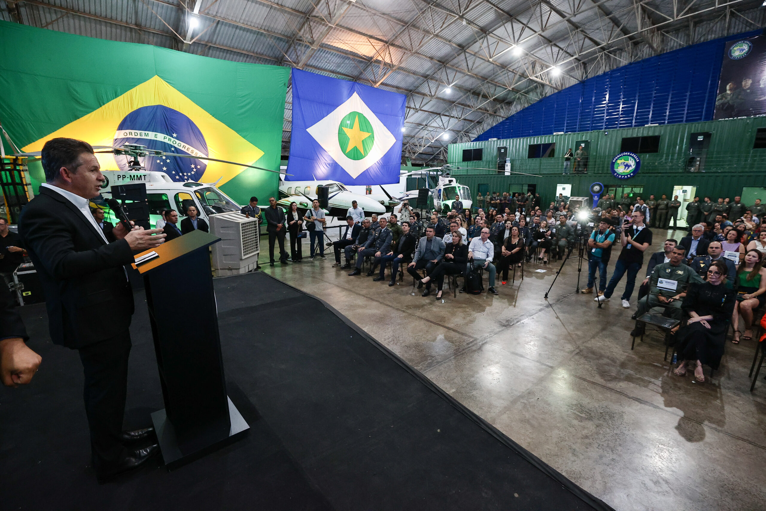 Mayke Toscano/Secom-MT | Governador Mauro Mendes e primeira-dama, Virginia Mendes, participam da cerimônia de entrega da medalha Mérito Águia Uno