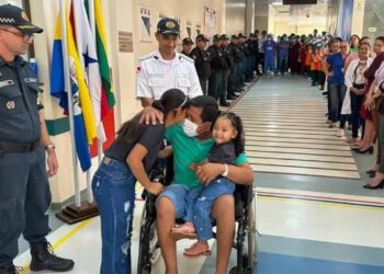 Após 19 dias internado no HRBA, sargento da PM picado por aranha recebe alta e homenagem