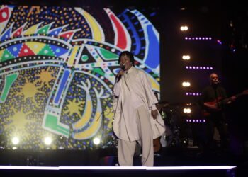 Com show ‘dedicado à todas as minorias’, Djavan abre segunda noite do Festival de Inverno Bahia | Festival de Inverno Bahia