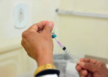 Campanha atualiza caderneta e atende crianças, jovens e adultos