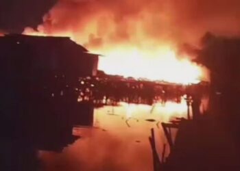 Incêndio de grandes proporções consome barracos em comunidade no litoral de SP; VÍDEO | Santos e Região