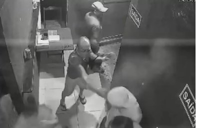 Homem morto com tiros queima-roupa em briga de bar