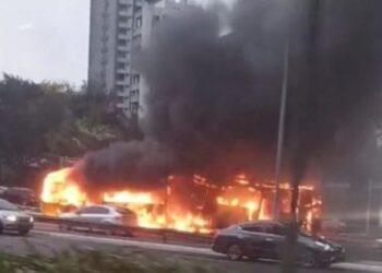 nibus do The Town pega fogo a caminho do festival; veja vdeo