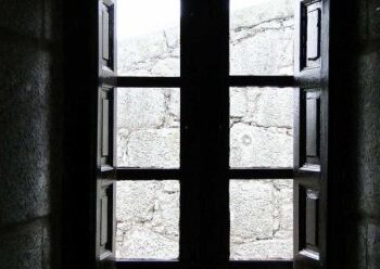 Mulher espanca marido e o mantm em crcere e sem comida em MT
