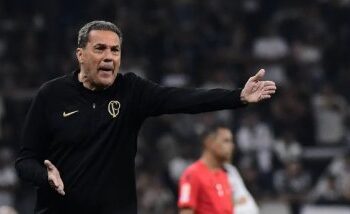 Corinthians anuncia a demisso do tcnico Vanderlei Luxemburgo