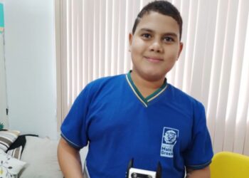 Intérprete de libras facilita comunicação e promove inclusão em aulas de robótica educacional