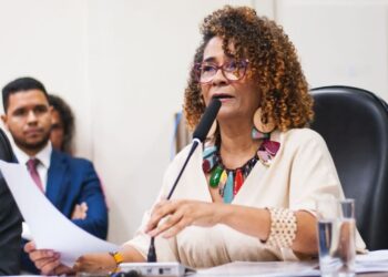 MPE abre inquérito contra Edna por suspeita de "rachadinha"