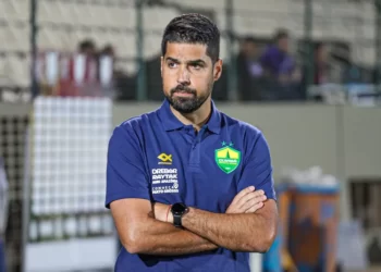 Técnico António Oliveira retorna ao Cuiabá contra o Fluminense